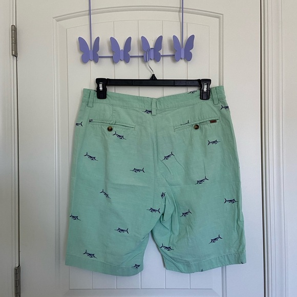 CHAPS men’s mint green fish patterned flat front shorts — size 34 - Picture 4 of 6